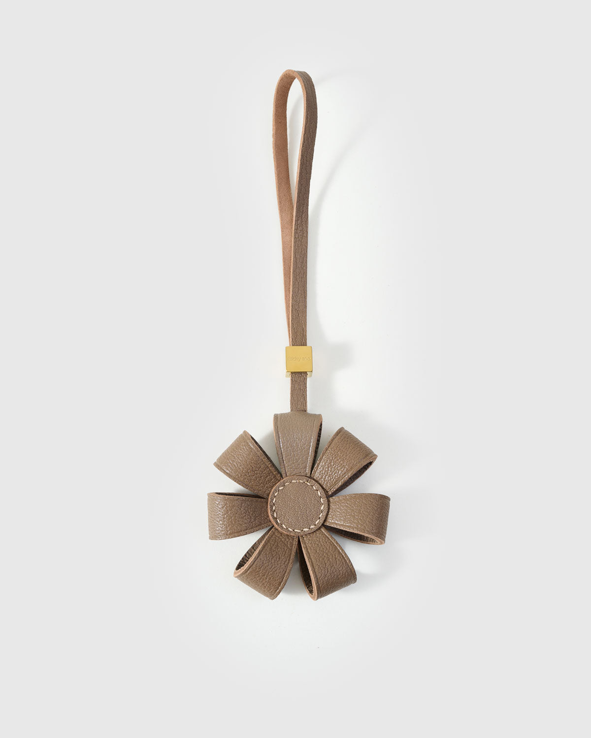 DAISY BAG CHARM