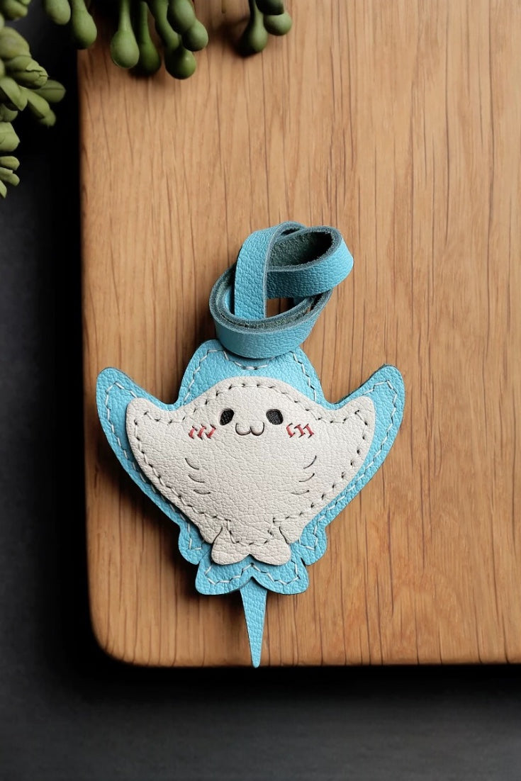 MANTA RAYS CHARM