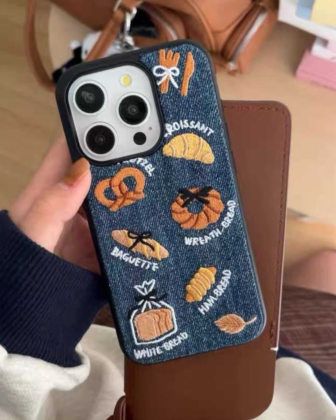 CROISSANT CASE