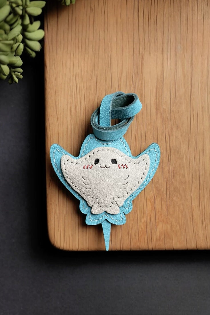 MANTA RAYS CHARM