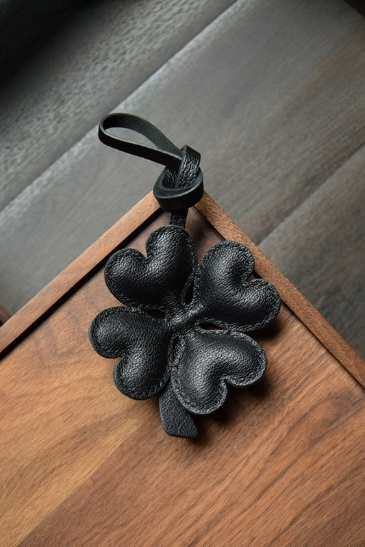 LUCKY CLOVER CHARM