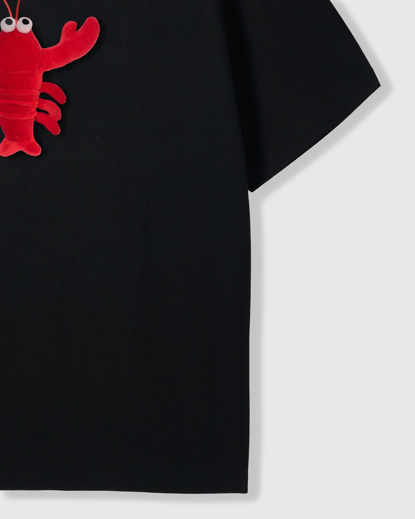 SHRIMP HUG T-SHIRT