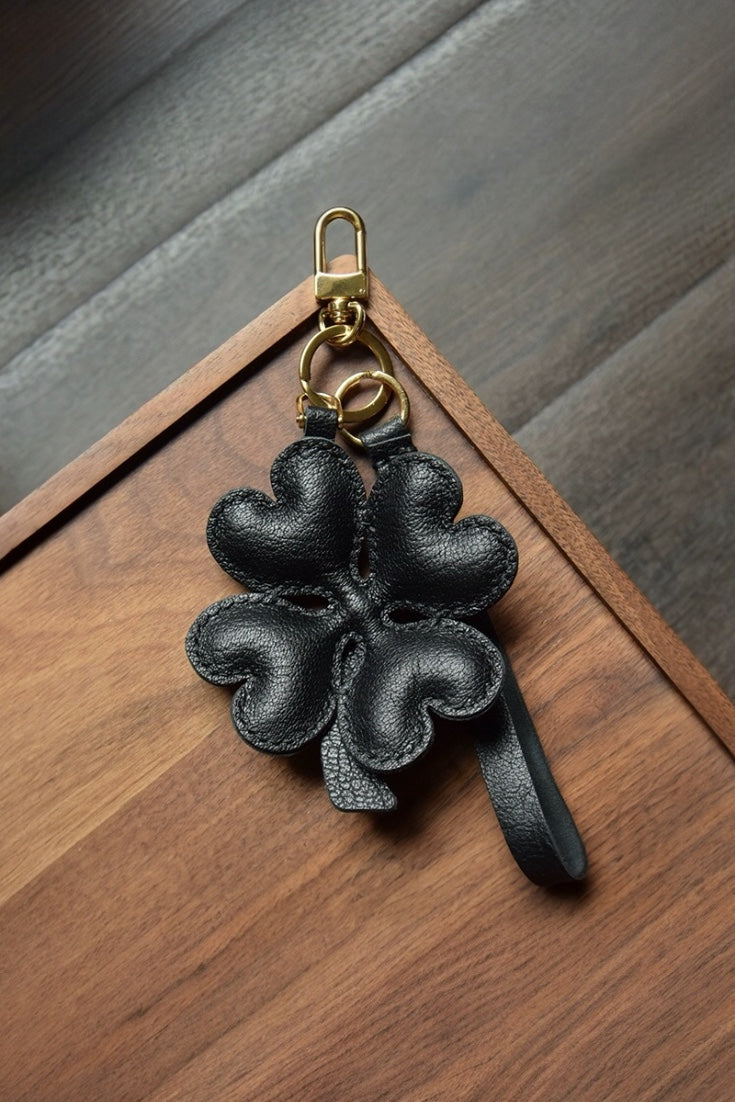 LUCKY CLOVER CHARM