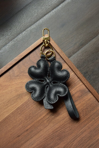 LUCKY CLOVER CHARM