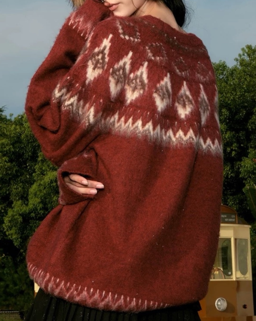 HOLINA SWEATER