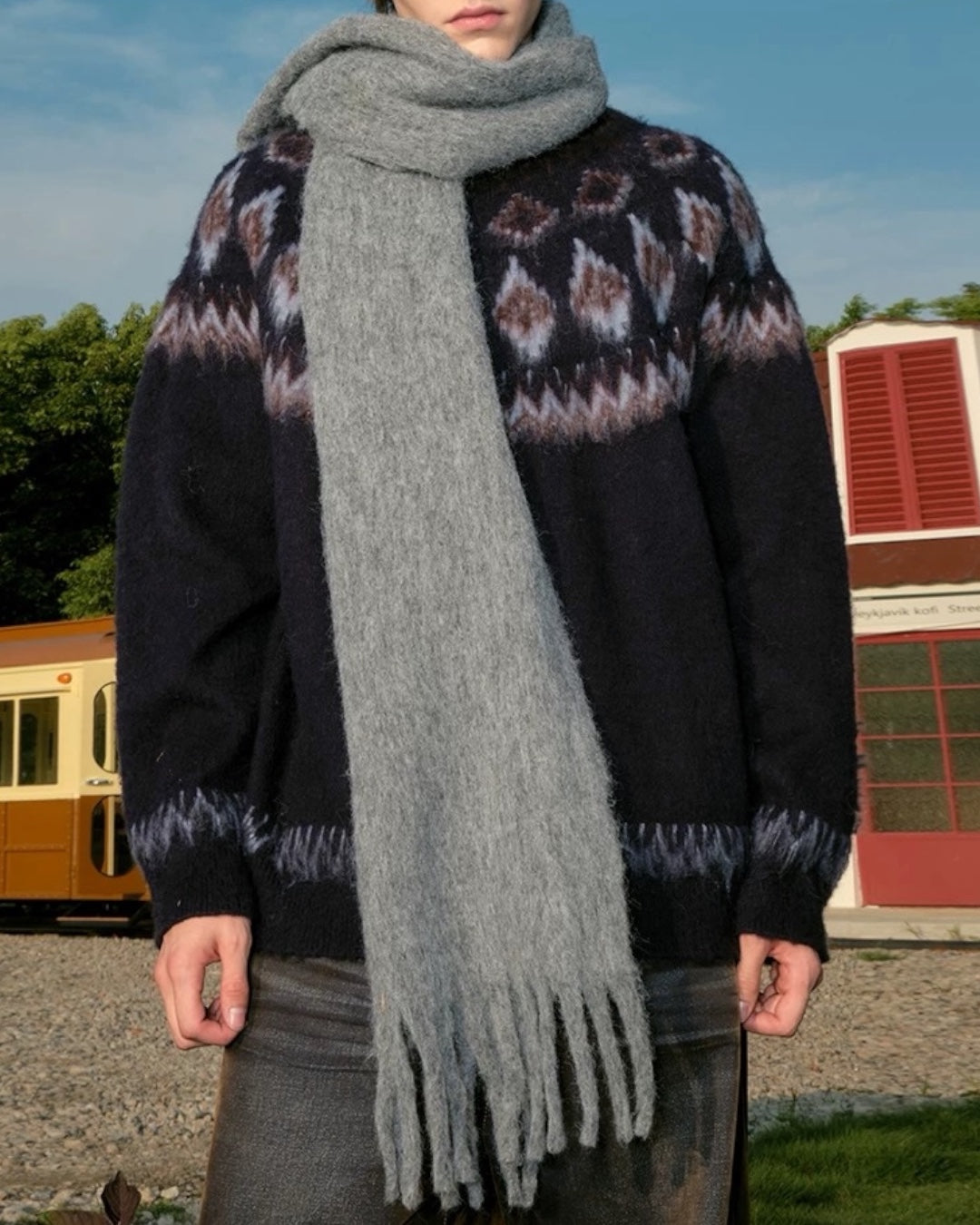 HOLINA SWEATER